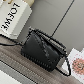 Loewe Хит продаж — мини-сумка Puzzle