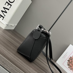 Loewe Хит продаж — мини-сумка Puzzle 