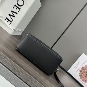 Loewe Хит продаж — мини-сумка Puzzle 