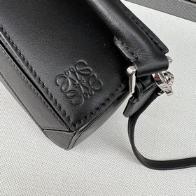 Loewe Хит продаж — мини-сумка Puzzle 