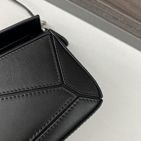 Loewe Хит продаж — мини-сумка Puzzle 