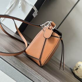 Loewe Мини-сумка Puzzle из классическ