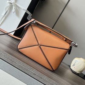 Loewe Мини-сумка Puzzle из классическ