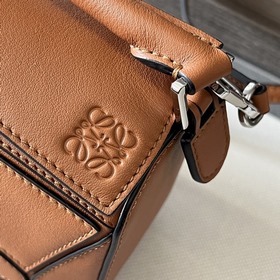 Loewe Мини-сумка Puzzle из классическ