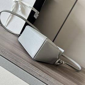 Loewe Мини-сумка Puzzle из классическ