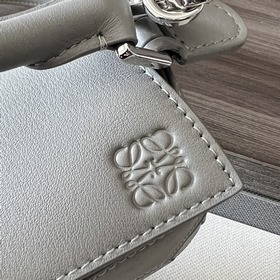Loewe Мини-сумка Puzzle из классическ