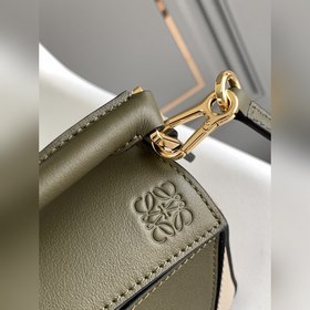 Loewe Хит продаж — мини-сумка Puzzle 