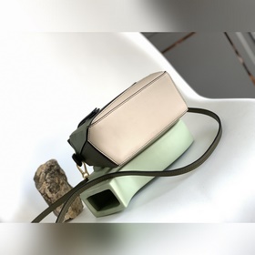 Loewe Хит продаж — мини-сумка Puzzle 