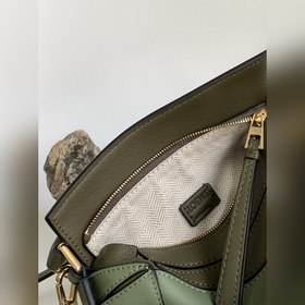 Loewe Хит продаж — мини-сумка Puzzle 
