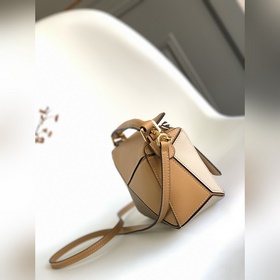 Loewe Хит продаж — мини-сумка Puzzle 