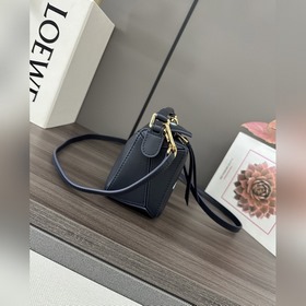 Loewe Мини-сумка Puzzle из классическ