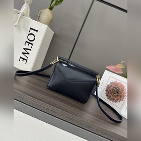 Loewe Мини-сумка Puzzle из классическ
