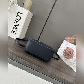 Loewe Мини-сумка Puzzle из классическ