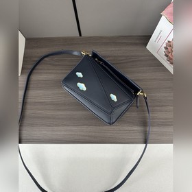 Loewe Мини-сумка Puzzle из классическ