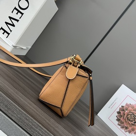 Loewe Хит продаж — мини-сумка Puzzle 