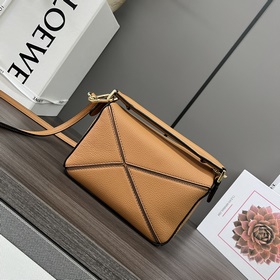 Loewe Хит продаж — мини-сумка Puzzle 