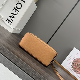 Loewe Хит продаж — мини-сумка Puzzle 