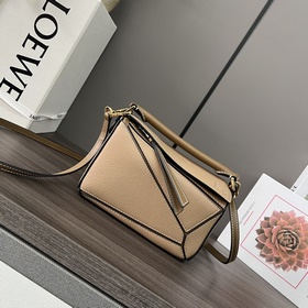 Loewe Хит продаж — мини-сумка Puzzle