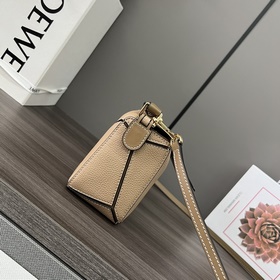 Loewe Хит продаж — мини-сумка Puzzle 