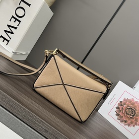 Loewe Хит продаж — мини-сумка Puzzle 