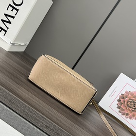 Loewe Хит продаж — мини-сумка Puzzle 