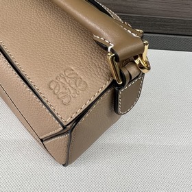 Loewe Хит продаж — мини-сумка Puzzle 