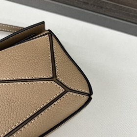 Loewe Хит продаж — мини-сумка Puzzle 