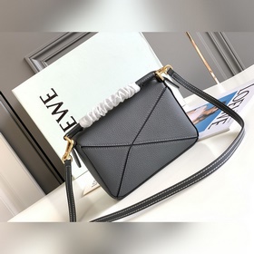 Loewe Хит продаж — мини-сумка Puzzle 