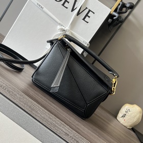 Loewe Мини-сумка Puzzle из зернистой