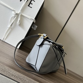 Loewe  Мини-сумка Puzzle из мягкой зе