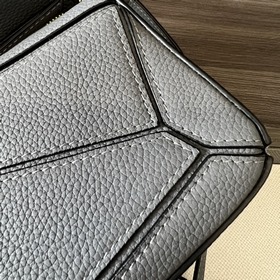 Loewe  Мини-сумка Puzzle из мягкой зе