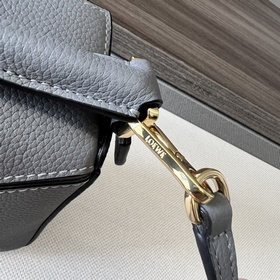 Loewe  Мини-сумка Puzzle из мягкой зе