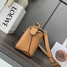 Loewe  [Модель, которую носят Ян Ми 