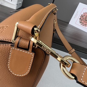Loewe  [Модель, которую носят Ян Ми 