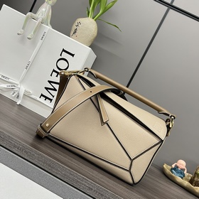 Loewe Сумка Puzzle из зернистой теляч