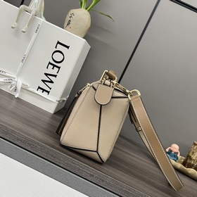 Loewe Сумка Puzzle из зернистой теляч