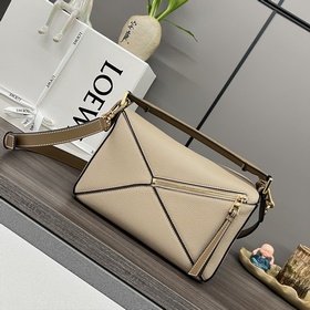 Loewe Сумка Puzzle из зернистой теляч