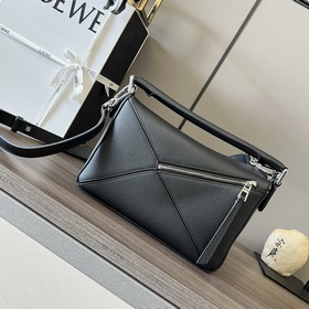 Loewe Сумка Puzzle из зернистой теляч