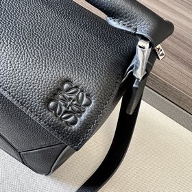 Loewe Сумка Puzzle из зернистой теляч