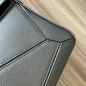 Loewe Сумка Puzzle из зернистой теляч
