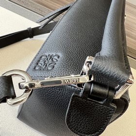 Loewe Сумка Puzzle из зернистой теляч