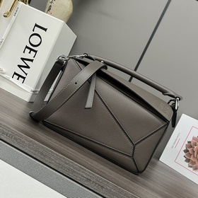Loewe Сумка Puzzle из зернистой теляч