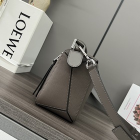 Loewe Сумка Puzzle из зернистой теляч