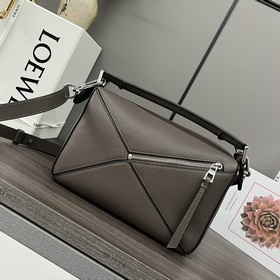 Loewe Сумка Puzzle из зернистой теляч