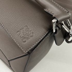 Loewe Сумка Puzzle из зернистой теляч