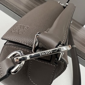 Loewe Сумка Puzzle из зернистой теляч