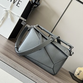 Loewe Сумка Puzzle из зернистой теляч