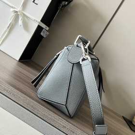 Loewe Сумка Puzzle из зернистой теляч
