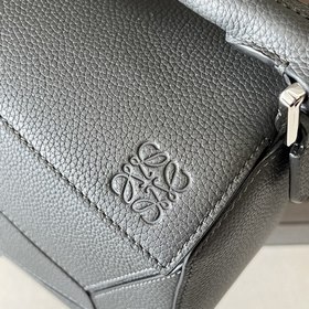 Loewe Сумка Puzzle из зернистой теляч