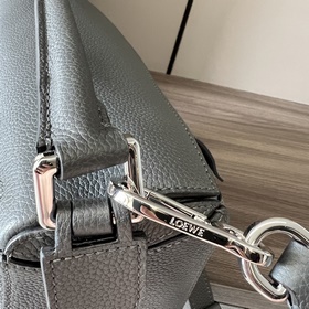 Loewe Сумка Puzzle из зернистой теляч